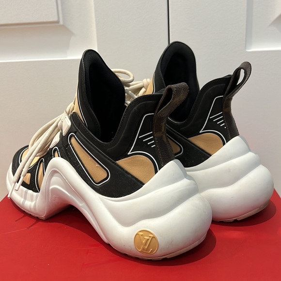 Authentic Louis Vuitton sneakers size 7. - Picture 2 of 4